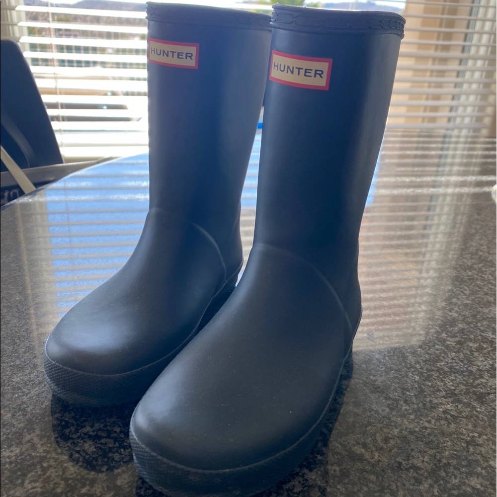 Hunter original boots size 1Y boys in navy